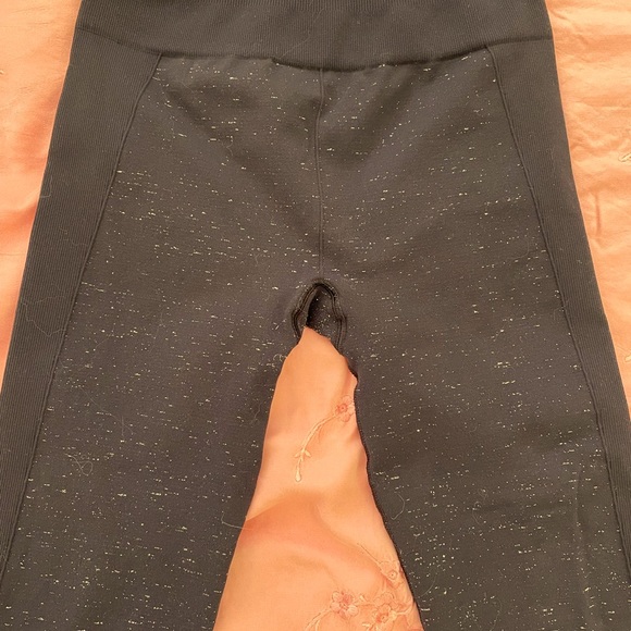 LuluLemon leggings - Picture 4 of 4